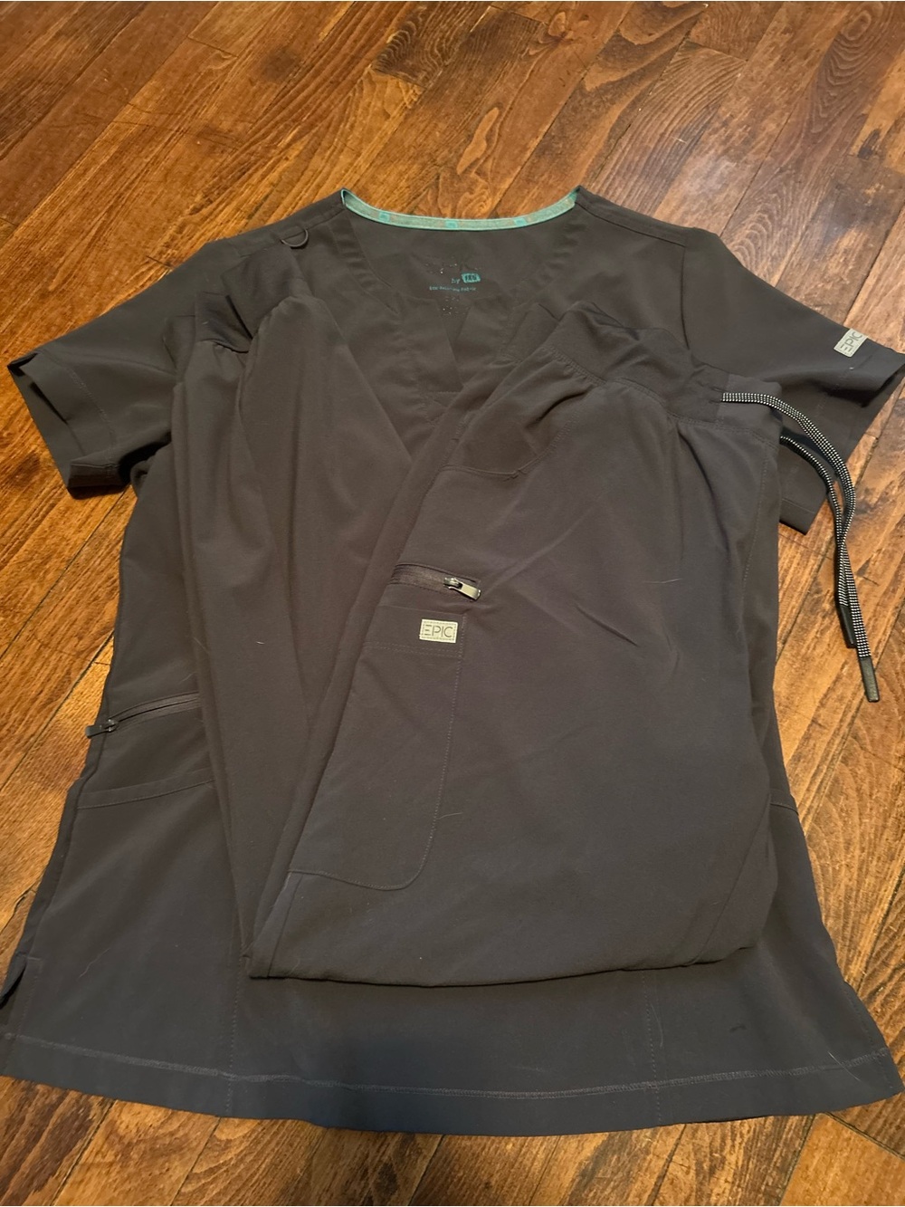 EPIC by IRG scrub joggers set